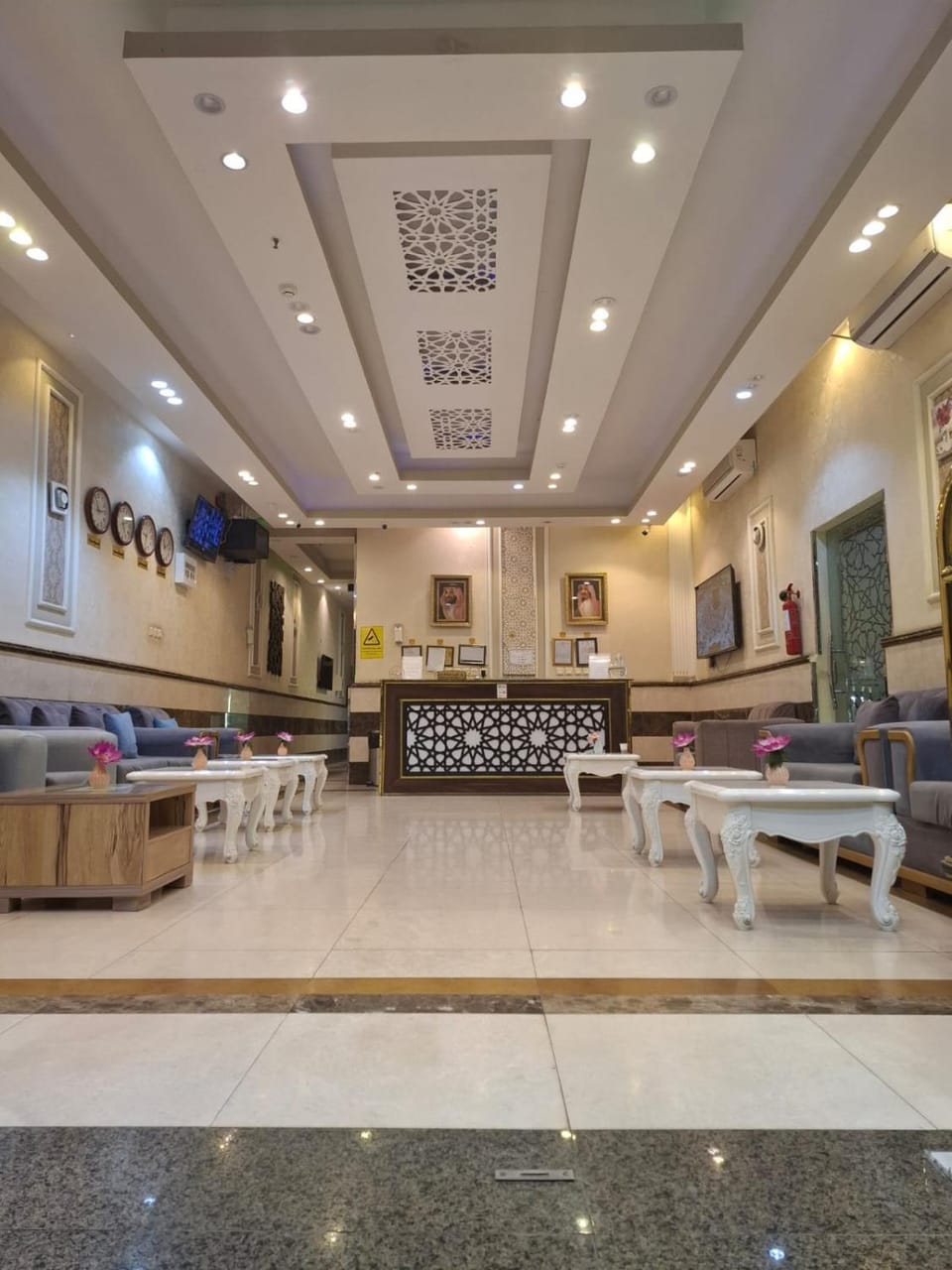 Facade/entrance, TV and multimedia, Living room, Lobby or reception, Seating area