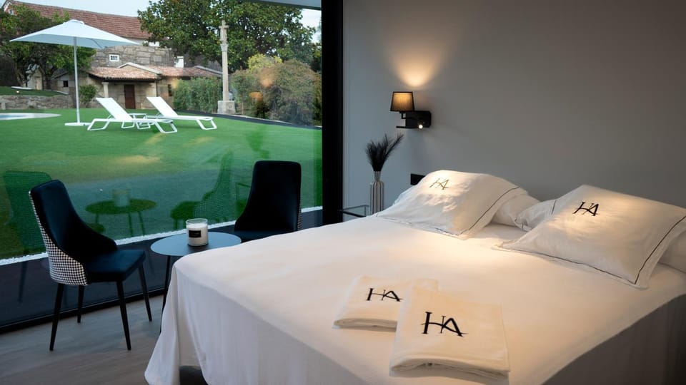 Photo of the whole room, Garden view, Pool view