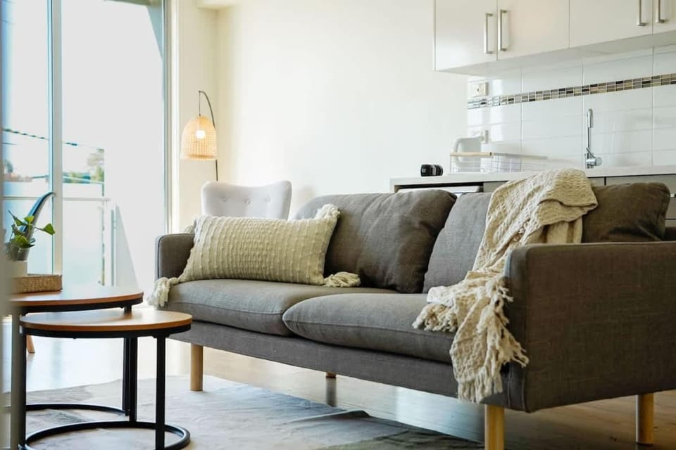 Perfect Location Cozy Townhouse McKinnon Station House in Melbourne