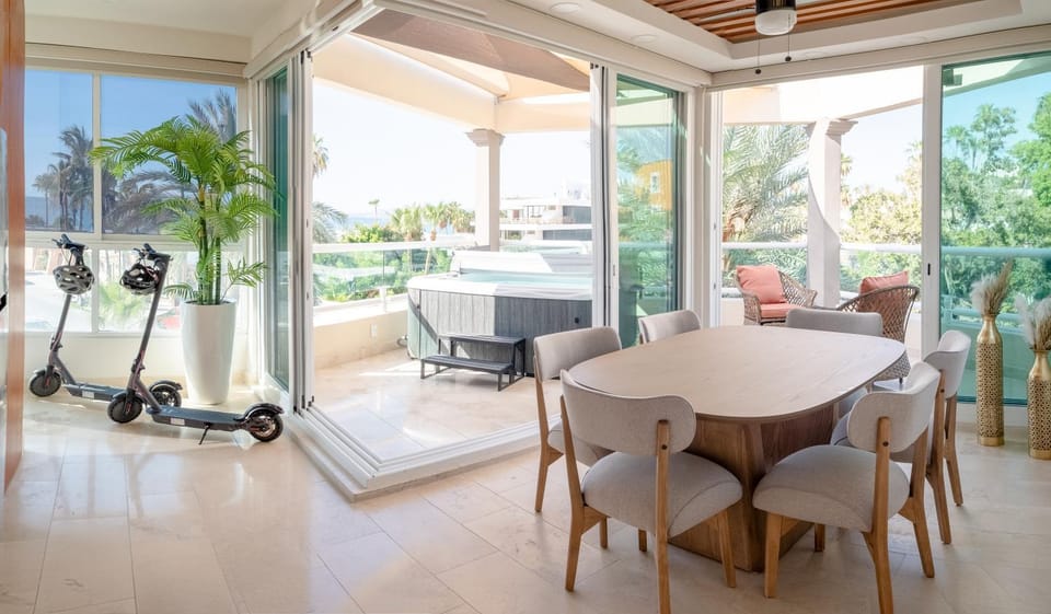 Hot Tub, Balcony/Terrace, Dining area