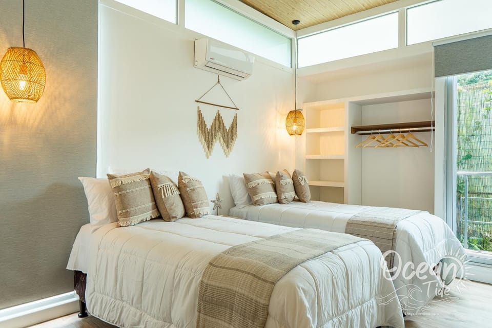 Photo of the whole room, Bedroom, air conditioner