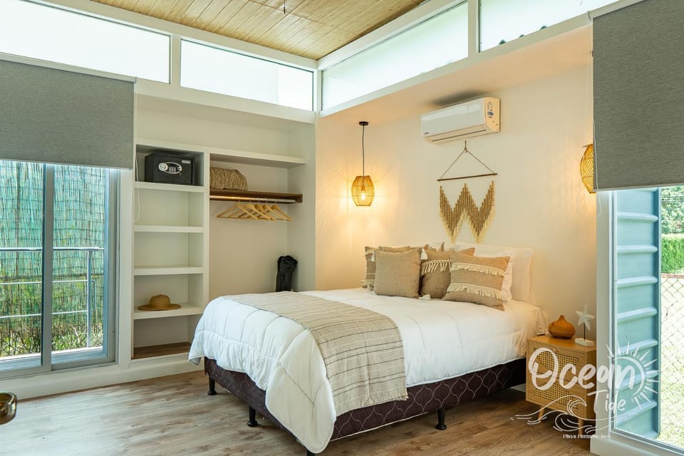 Bed, Bedroom, air conditioner