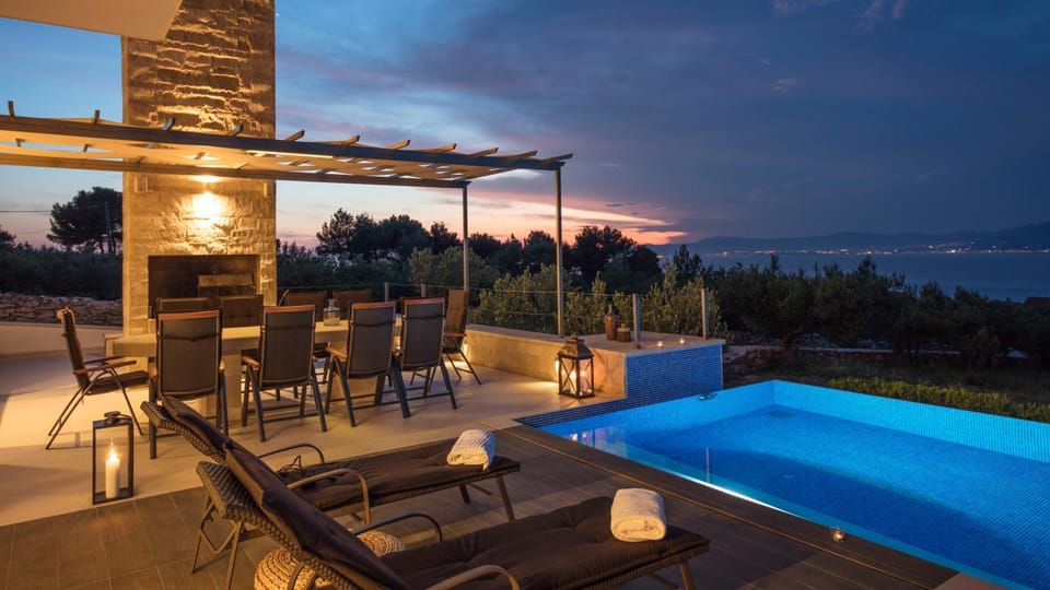 Pool view, Sea view