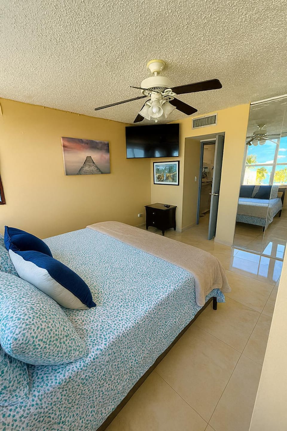 Photo of the whole room, Pool view, Sea view, air conditioner