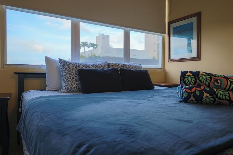 Photo of the whole room, Pool view, Sea view, air conditioner