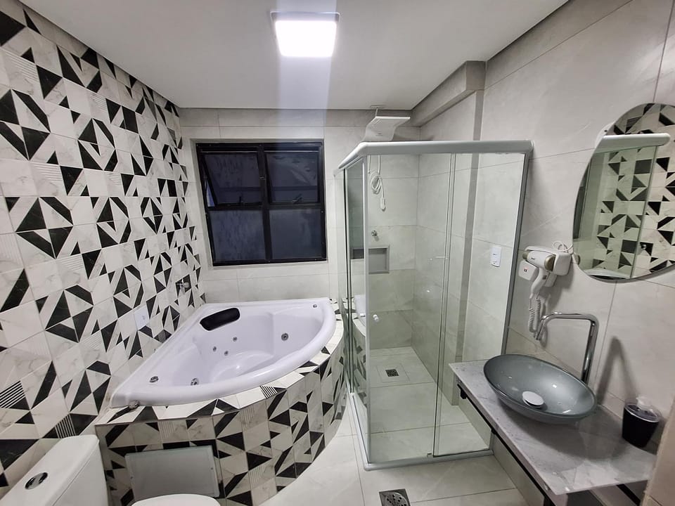 Shower, Toilet, Hot Tub, Bathroom