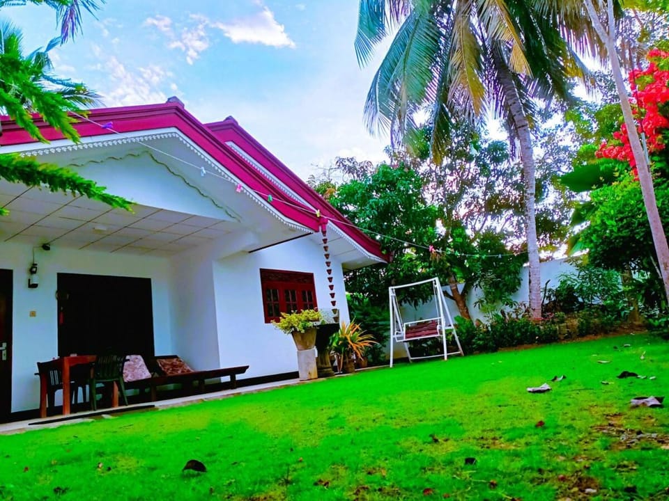 Property building, Patio, Spring, Day, Natural landscape, Garden, Garden view
