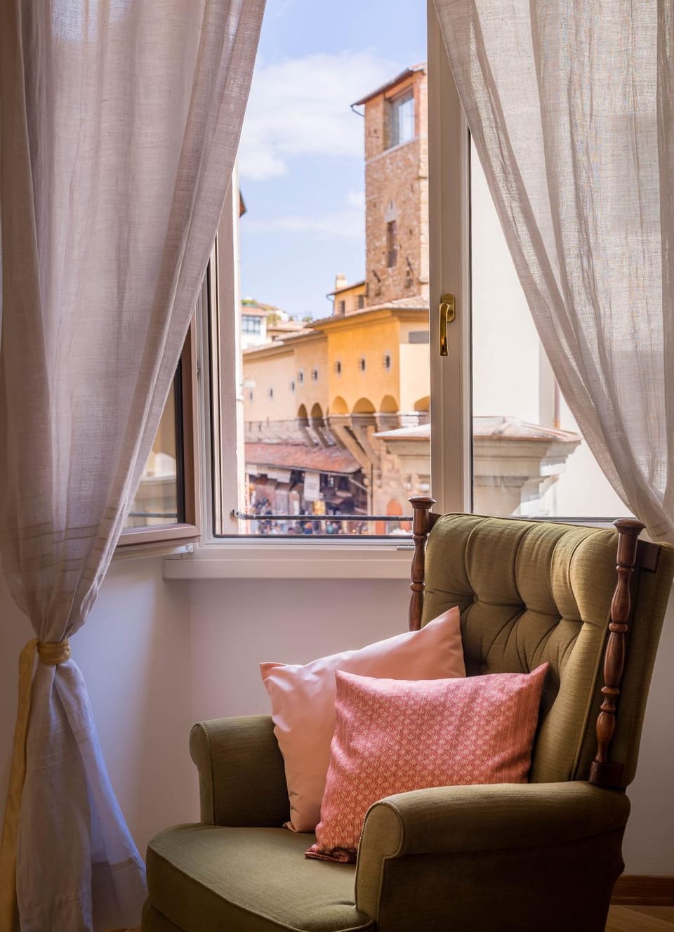 Bedroom, City view