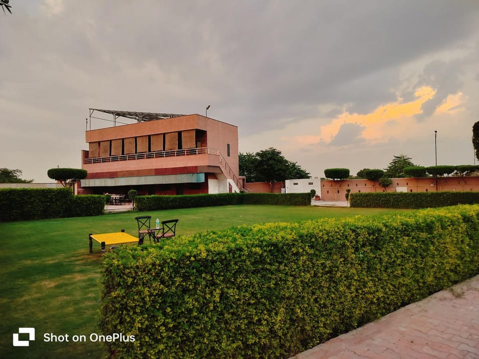Property building, Restaurant/places to eat, Garden