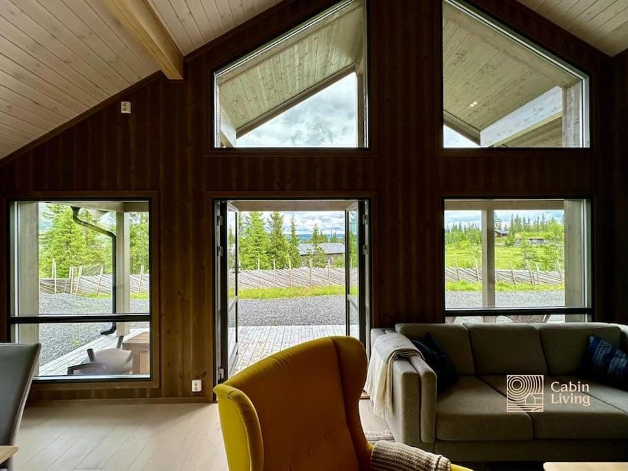 Modern cabin Skeikampen with ski-in out cross country trails & great view Cabin in Innlandet