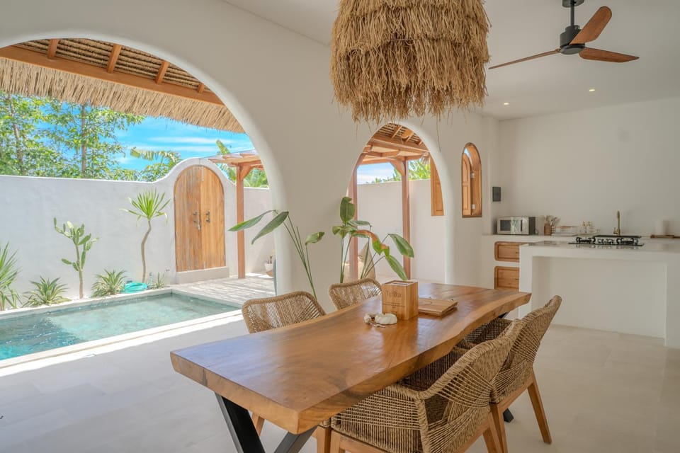 Dining area, Swimming pool