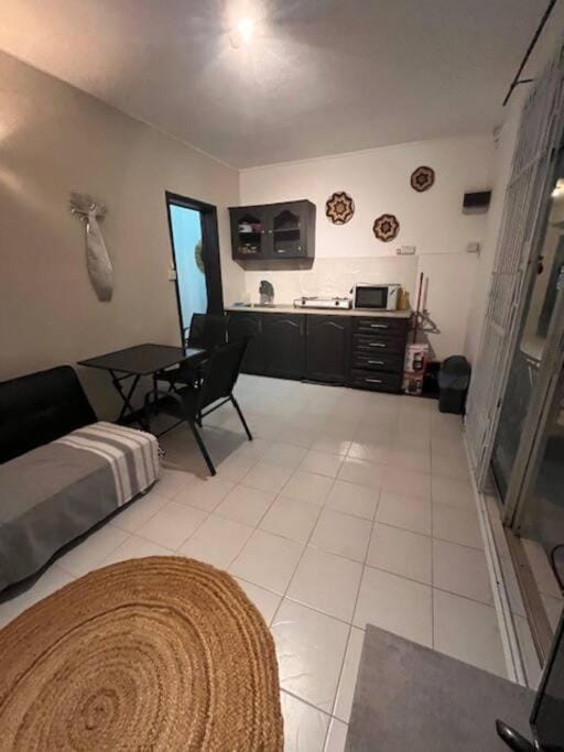 Kitchen or kitchenette, Living room