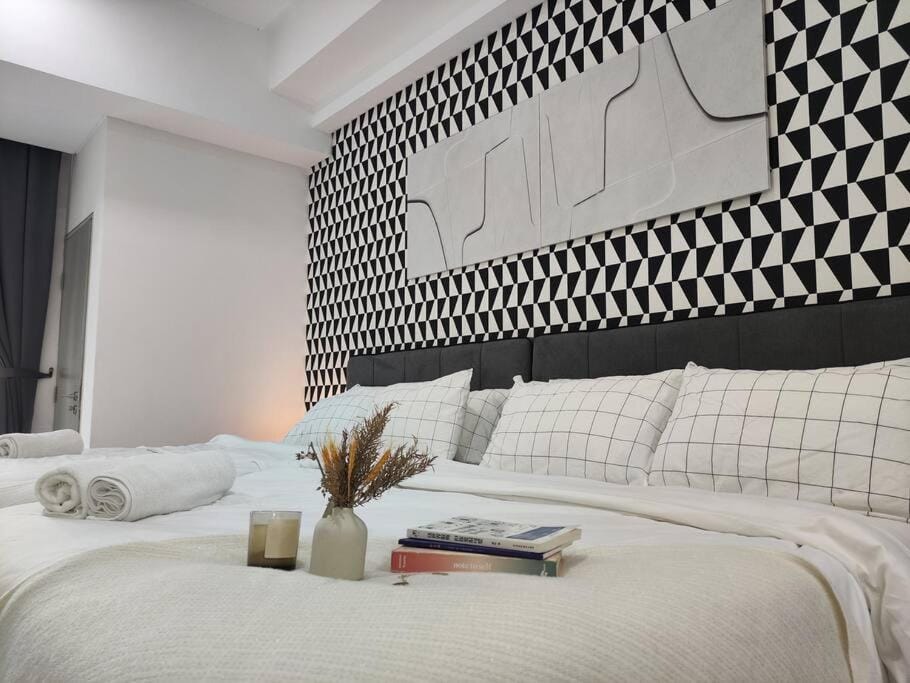 Bed, Bedroom, towels