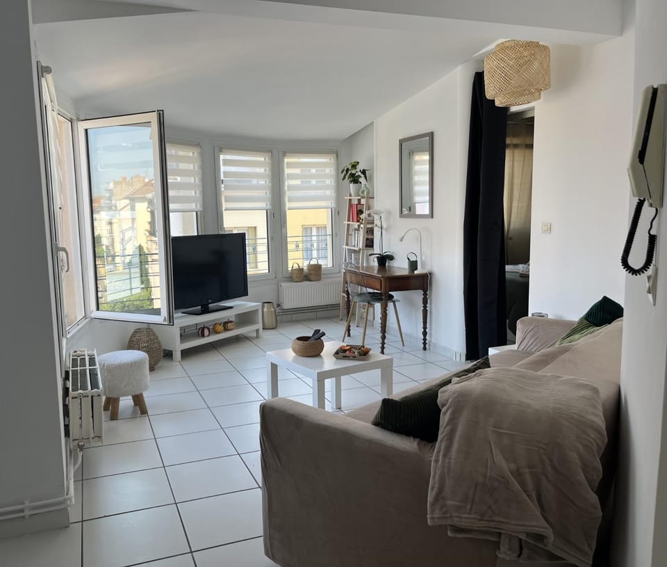 TV and multimedia, Living room, Seating area