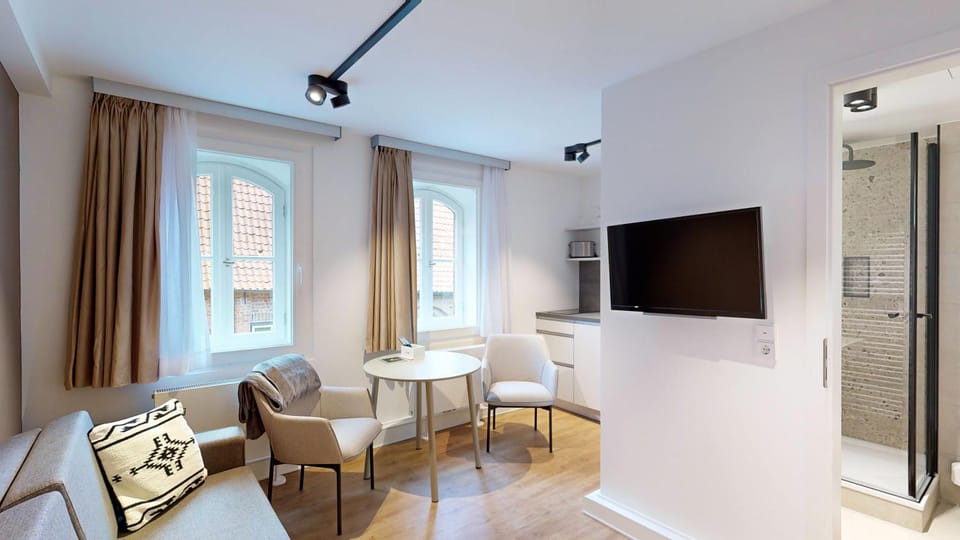 TV and multimedia, View (from property/room), Kitchen or kitchenette, Living room, Seating area, Evening entertainment