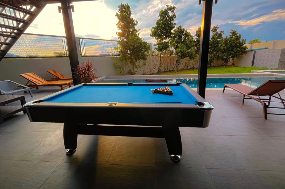 BangTao 6-bedroom villa 18 meters, competition-grade swimming pool, industrial style design aesthetic, gaming and entertainment floor, suitable for family vacations and group gatherings Villa in Choeng Thale