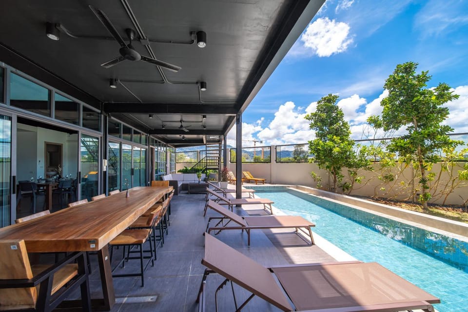BangTao 6-bedroom villa 18 meters, competition-grade swimming pool, industrial style design aesthetic, gaming and entertainment floor, suitable for family vacations and group gatherings Villa in Choeng Thale