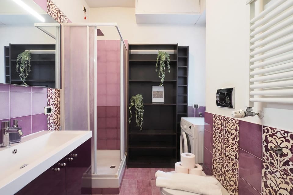 Shower, Toilet, Bathroom, towels