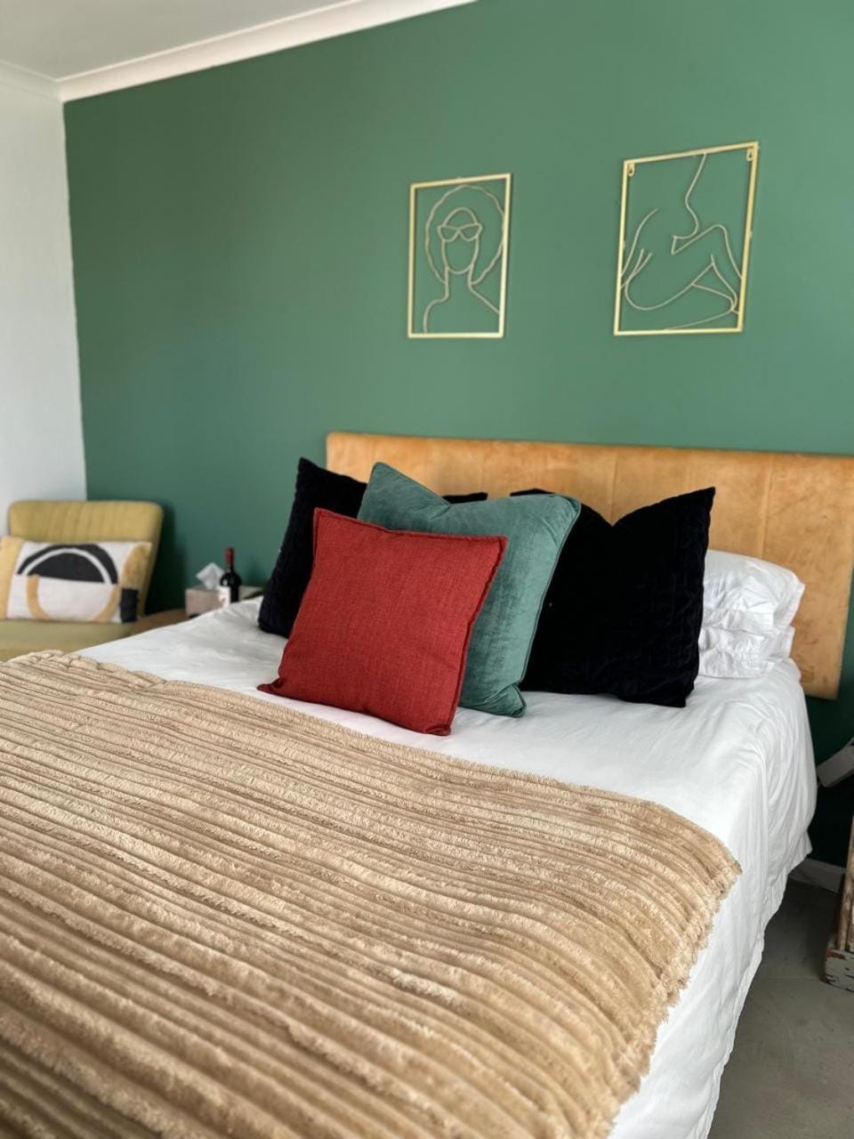 Bottlebrush Guest Suite - close to Greenacres Hospital, Free WiFi, Parking, private Bed and Breakfast in Port Elizabeth