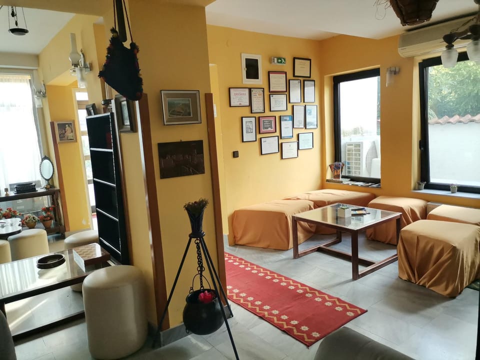 Communal lounge/ TV room