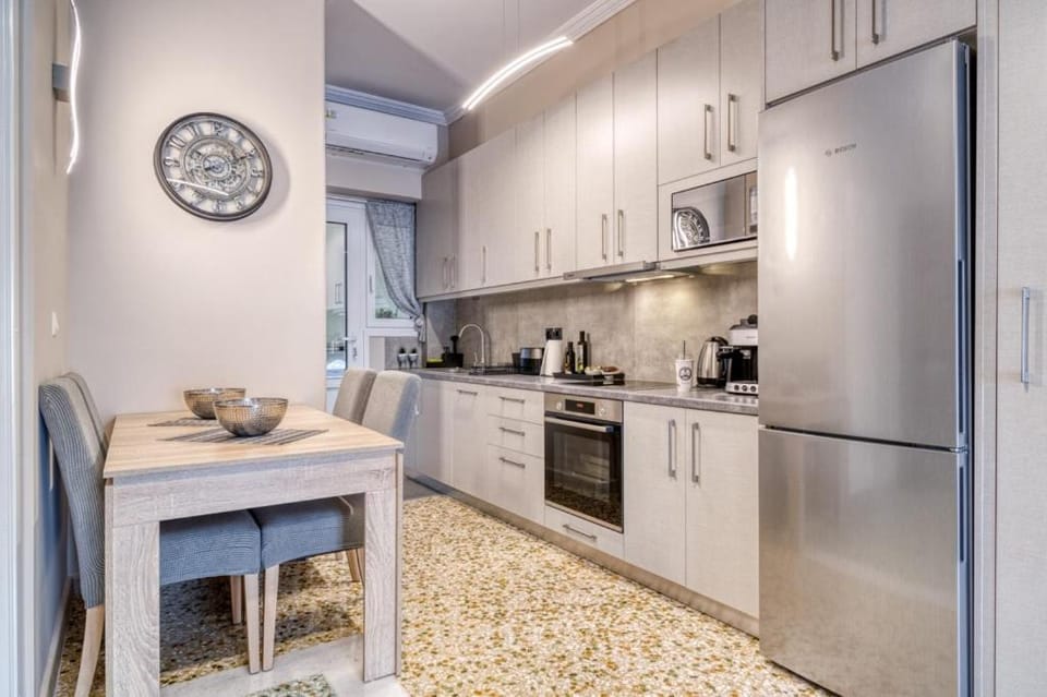 Kitchen or kitchenette, Dining area, dishwasher, oven, stove, toaster