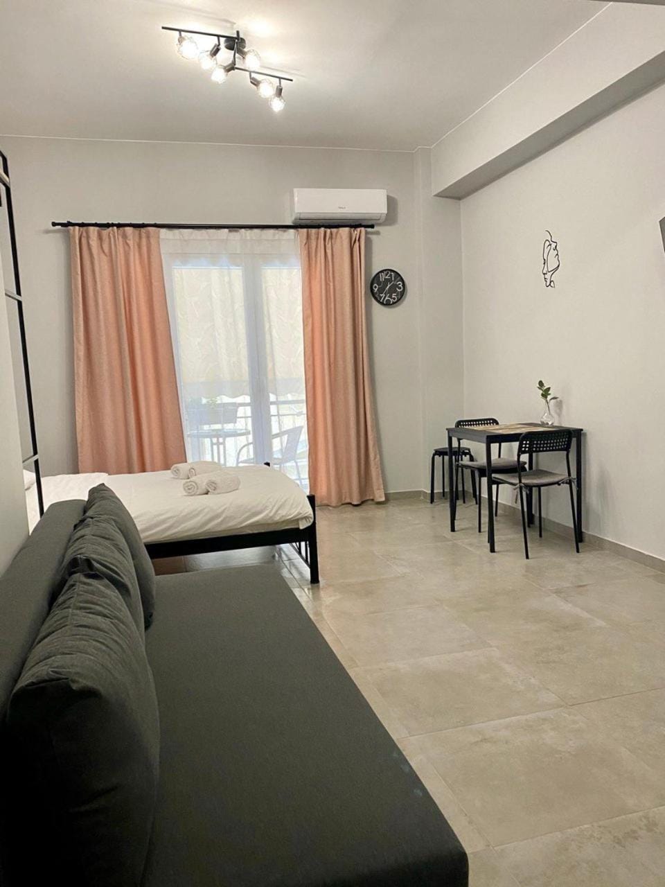 Bed, Seating area, Bedroom