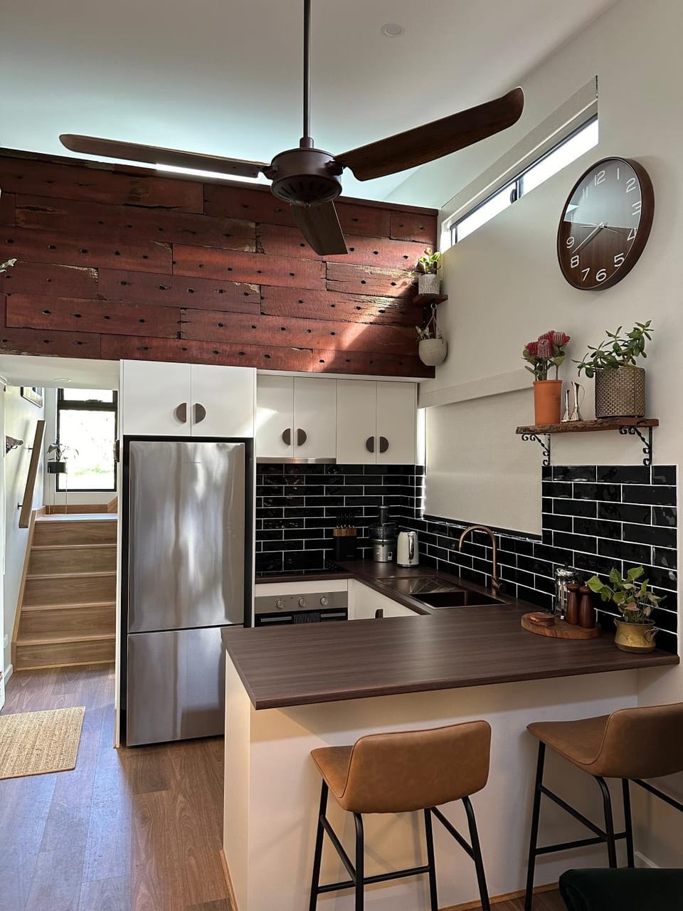 Kitchen or kitchenette, Dining area, oven, stove