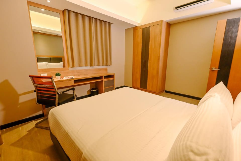 Bed, Seating area, Bedroom, wardrobe