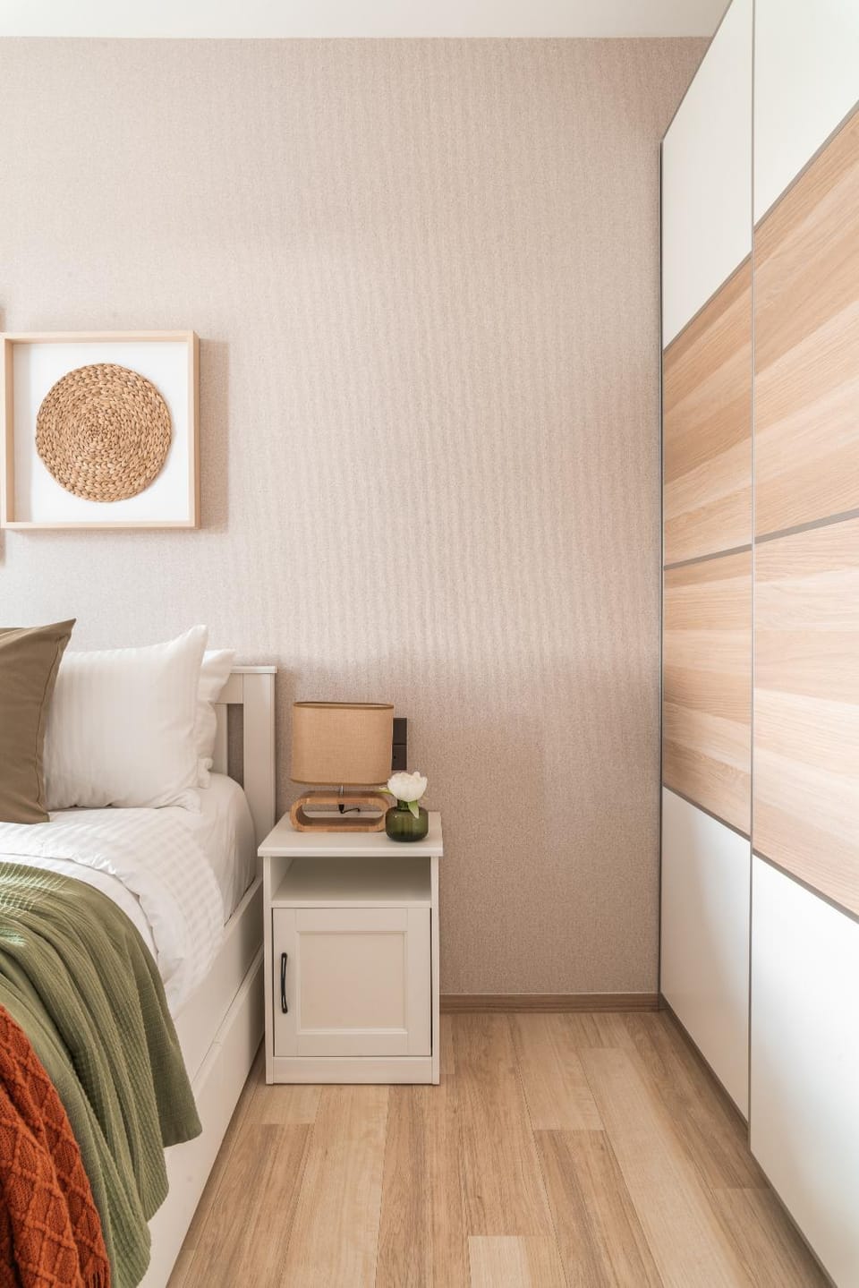 Photo of the whole room, Bedroom
