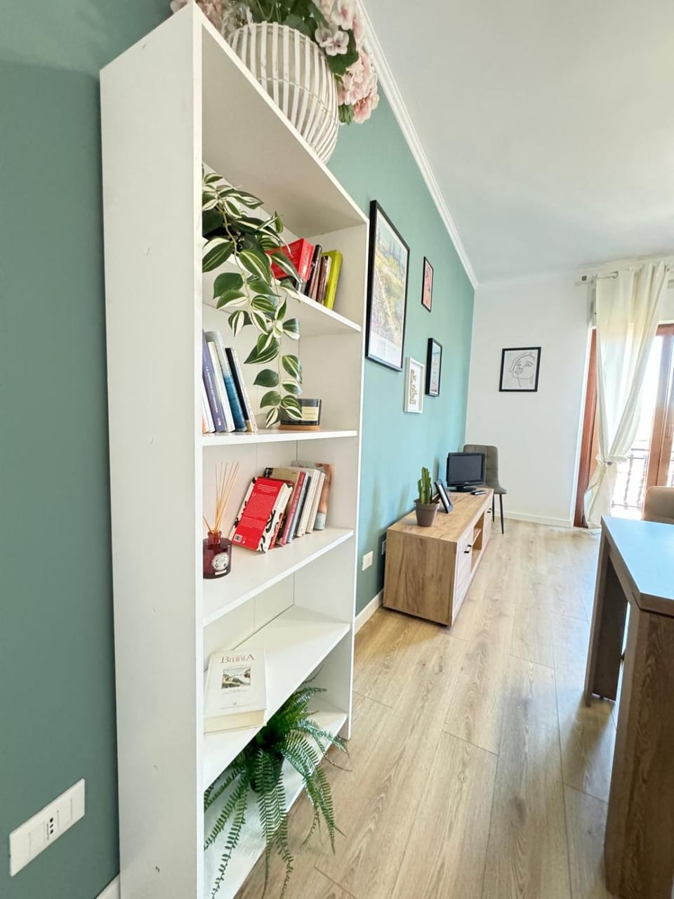 Library, Seating area