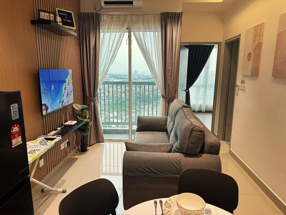 TV and multimedia, Living room, Seating area, Evening entertainment, air conditioner