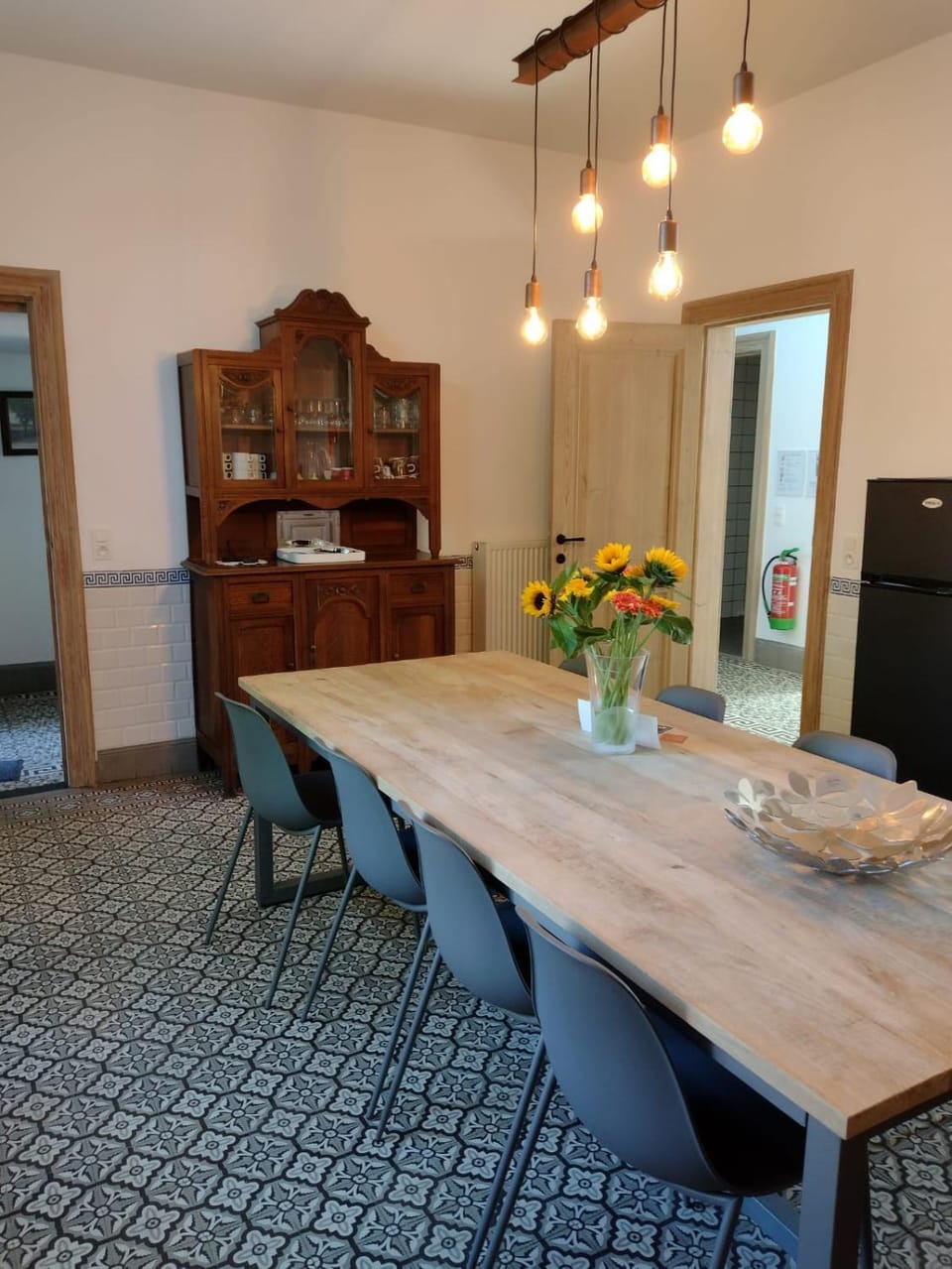 Kitchen or kitchenette, Dining area