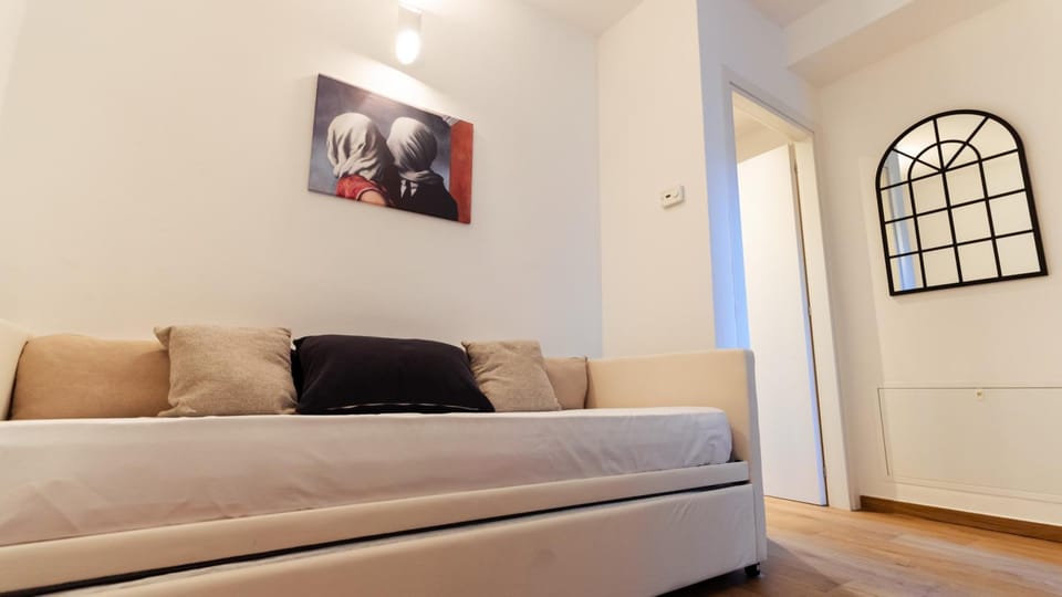 Bed, Living room