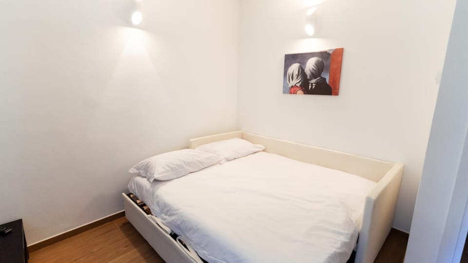 Bed, Living room