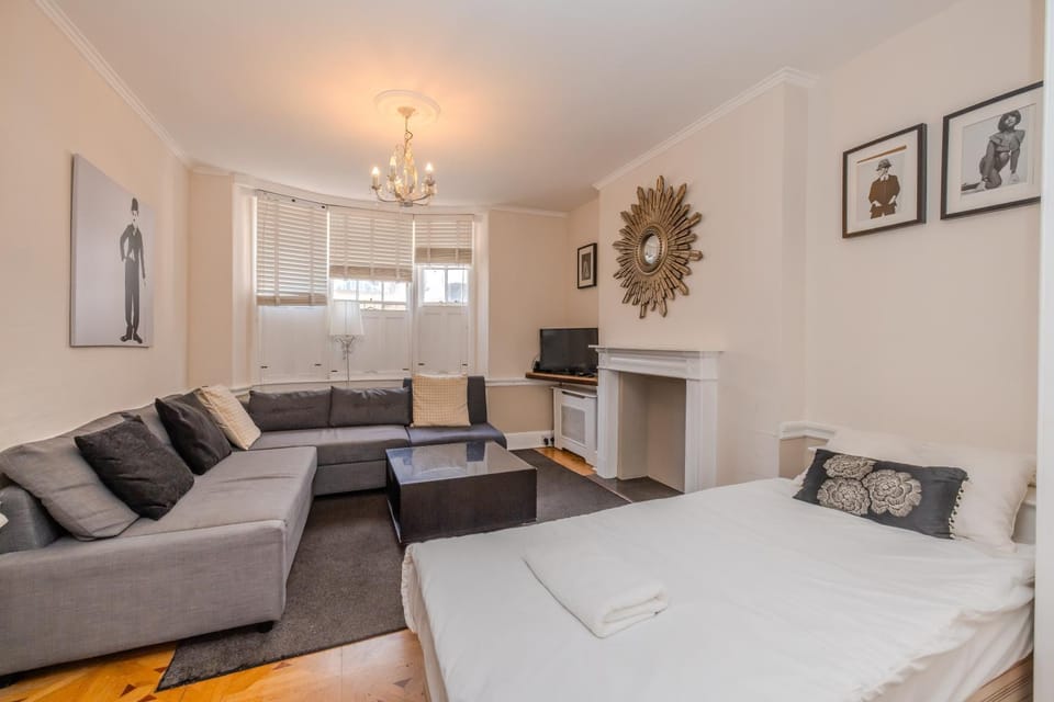 Brighton 5 Bed House with Private Patio Near Beach Apartment in Brighton