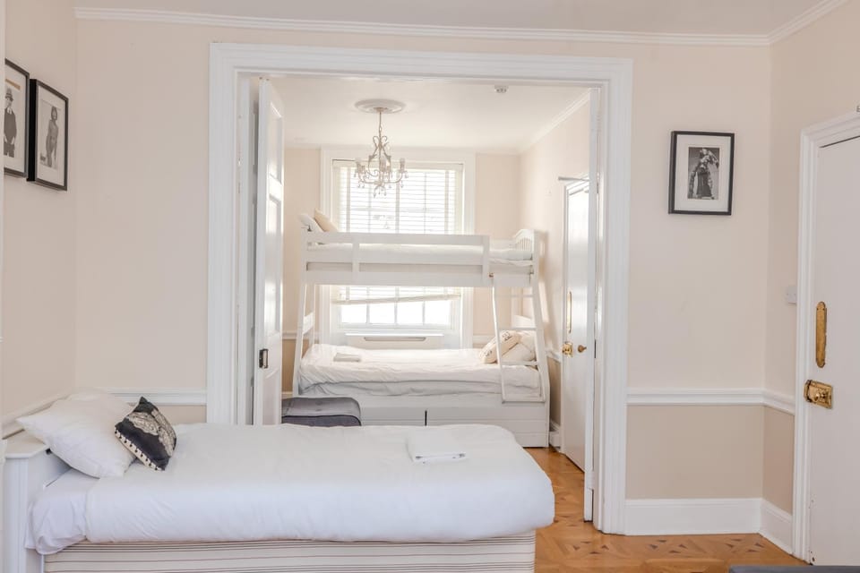 Brighton 5 Bed House with Private Patio Near Beach Apartment in Brighton