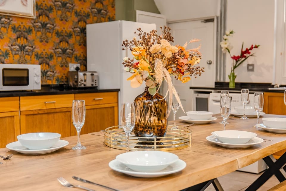 Stunning 5 Bed Home in Kemptown with Patio Space Apartment in Brighton