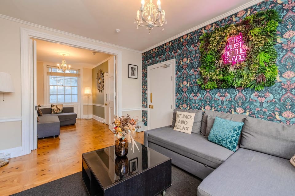 Stunning 5 Bed Home in Kemptown with Patio Space Apartment in Brighton