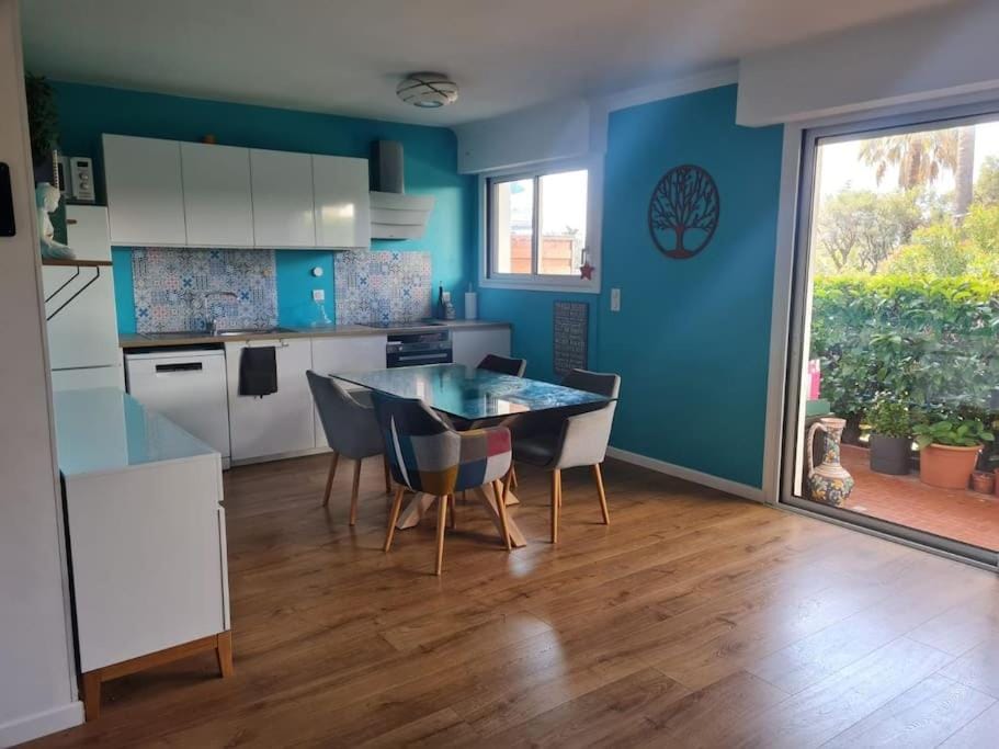 Appartement avec terrasse, piscine et garage à 400m plage Apartment in Antibes