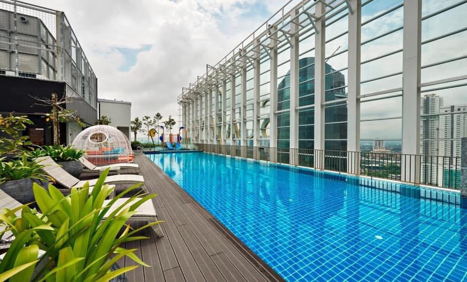Swimming pool, sunbed