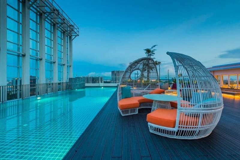Swimming pool, sunbed