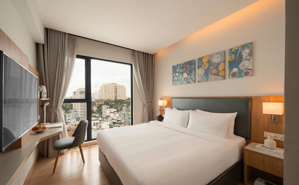Bed, TV and multimedia, Living room, Photo of the whole room, Seating area, Bedroom