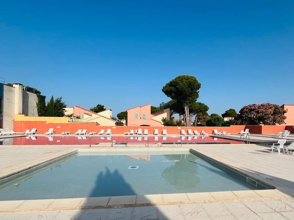 Pool view, Swimming pool, sunbed
