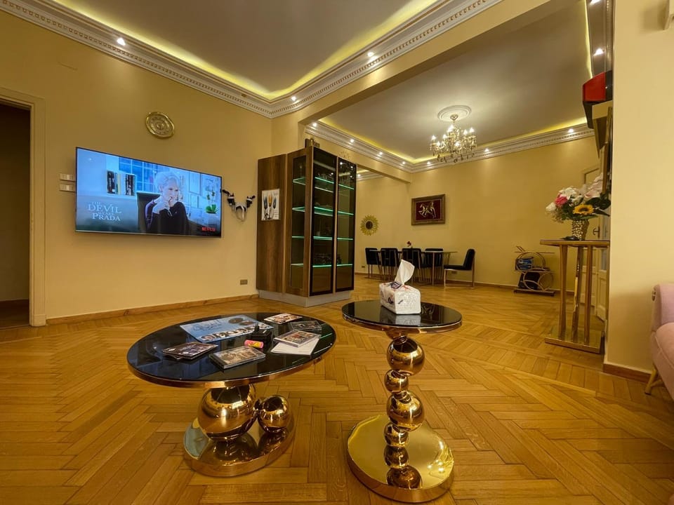 Luxury 5-Star Stay in Cairo Downtown Garden City - Steps from the Nile & All Top Attractions Apartment in Cairo