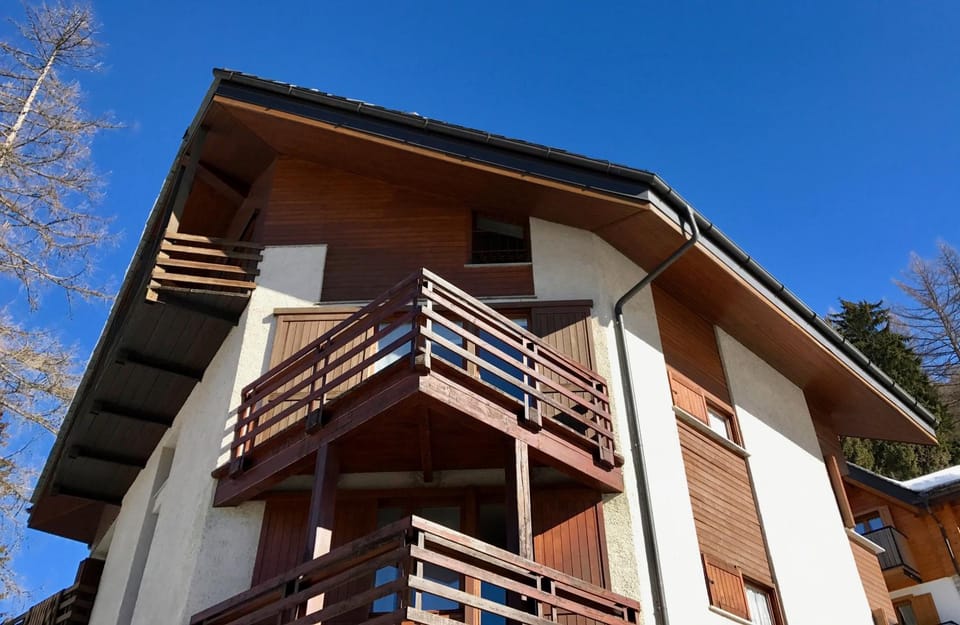 Facade/entrance, Balcony/Terrace