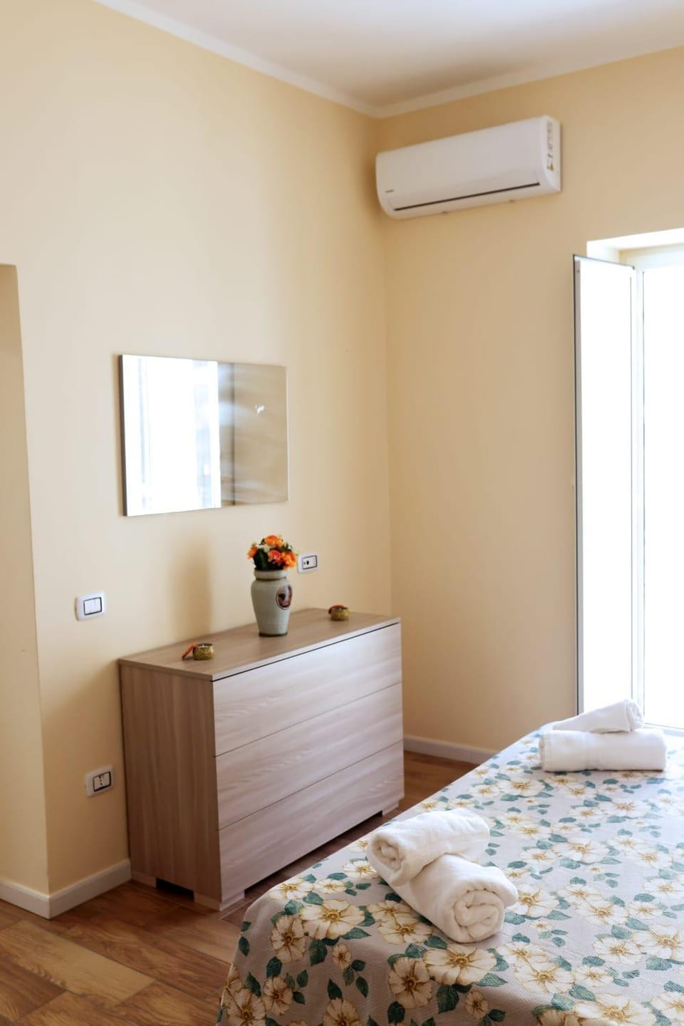 Bed, Photo of the whole room, Bedroom, wardrobe, air conditioner