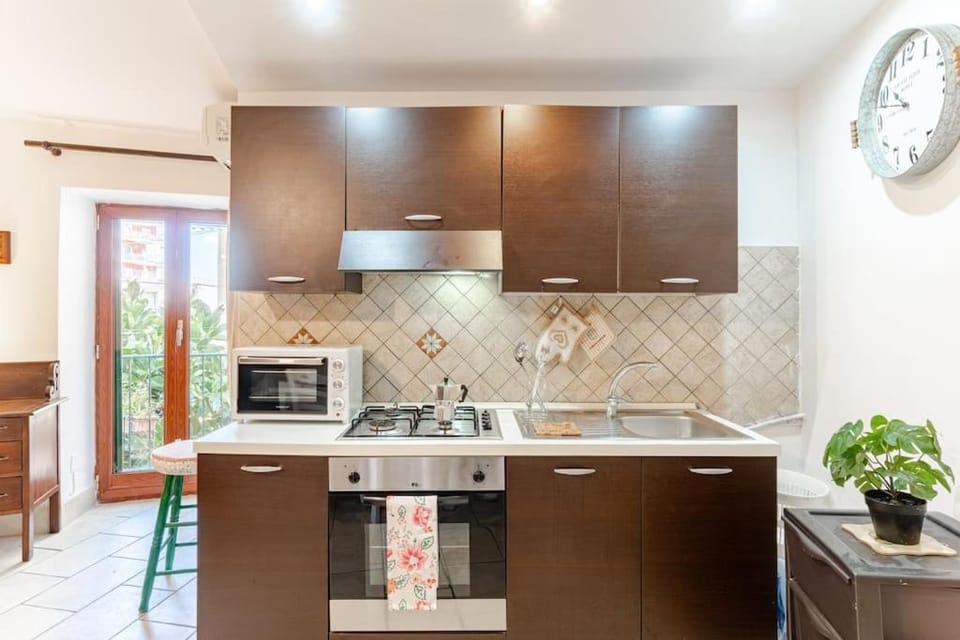 Kitchen or kitchenette, microwave, oven, stove