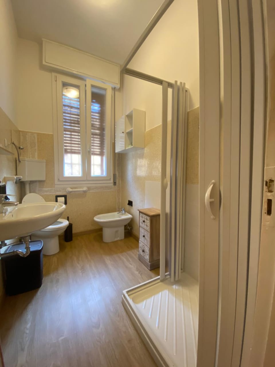 Shower, Toilet, Bed, Bathroom