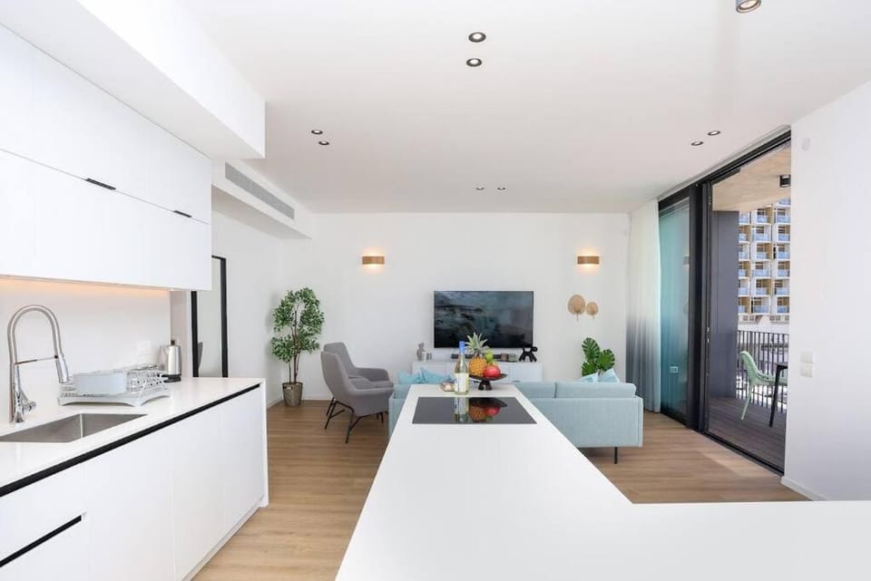 Luxury 2BD Beach Apartment 19 Apartment in Tel Aviv-Yafo
