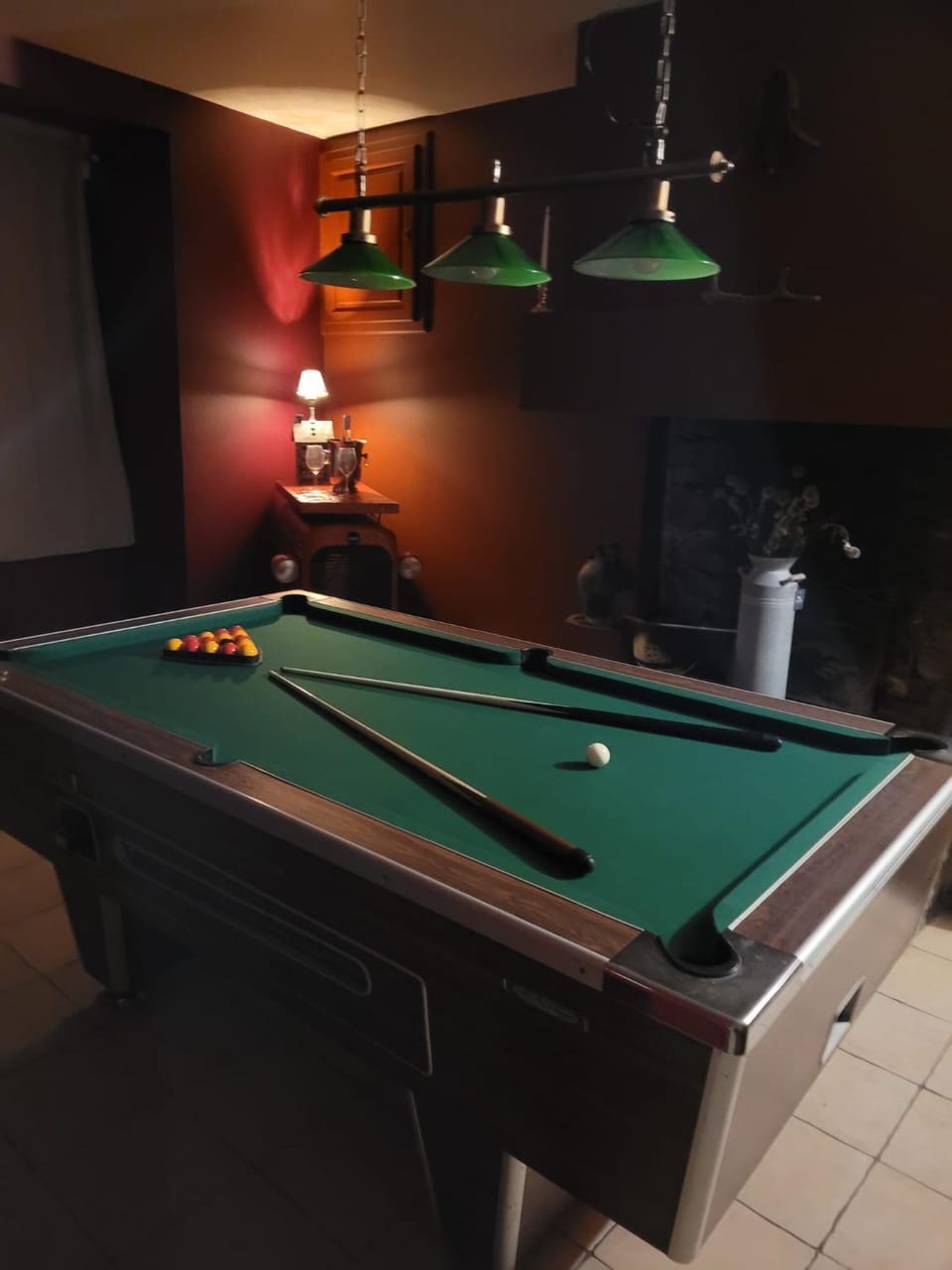 Billiard, Game Room